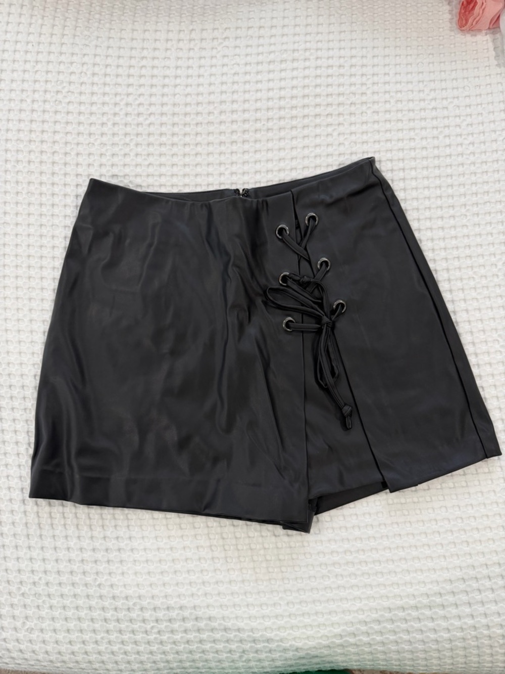 BCBGeneration Women's Black Faux Leather Skort Size Size 8